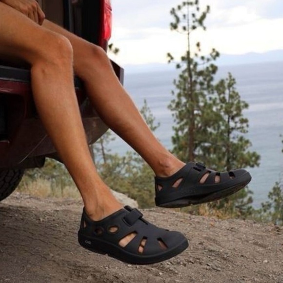 👞Oofos Unisex Adult OOCandoo Black Athletic Recovery Sandal - Men/7| Women/9 - Picture 3 of 16